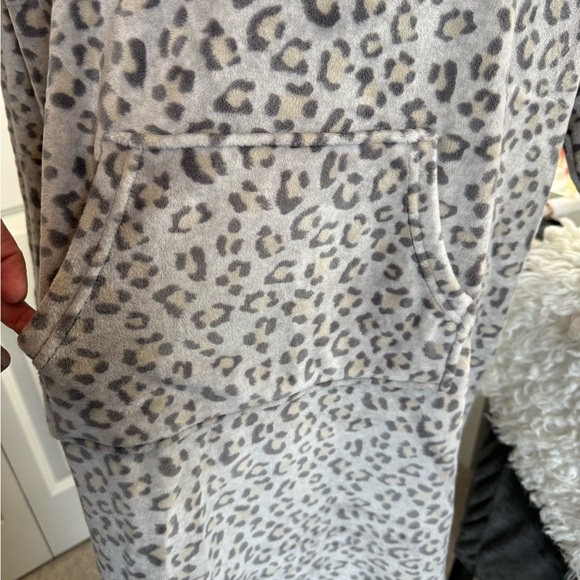 32 Degrees Gray Leopard Print Hooded Pajama - Picture 2 of 4